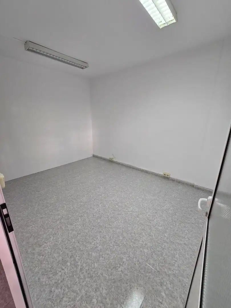 Business premises to rent in Nucli Urbà, imagen 2