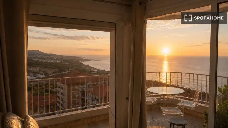 Dormitori de Apartament per a compartir en Montgat amb Aire condicionat, Terrassa i Moblat