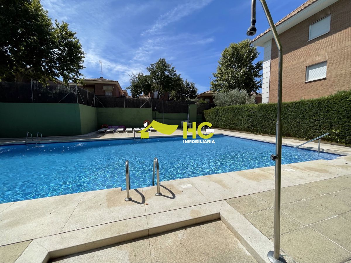 Swimming pool of Flat for rent in Villaviciosa de Odón  with Air Conditioner, Heating and Community pool