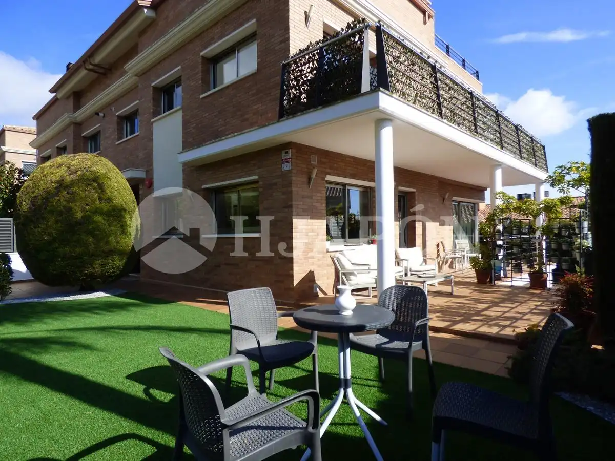 Casa aparellada amb terrassa en venda a Vilassar de Dalt, imagen 4
