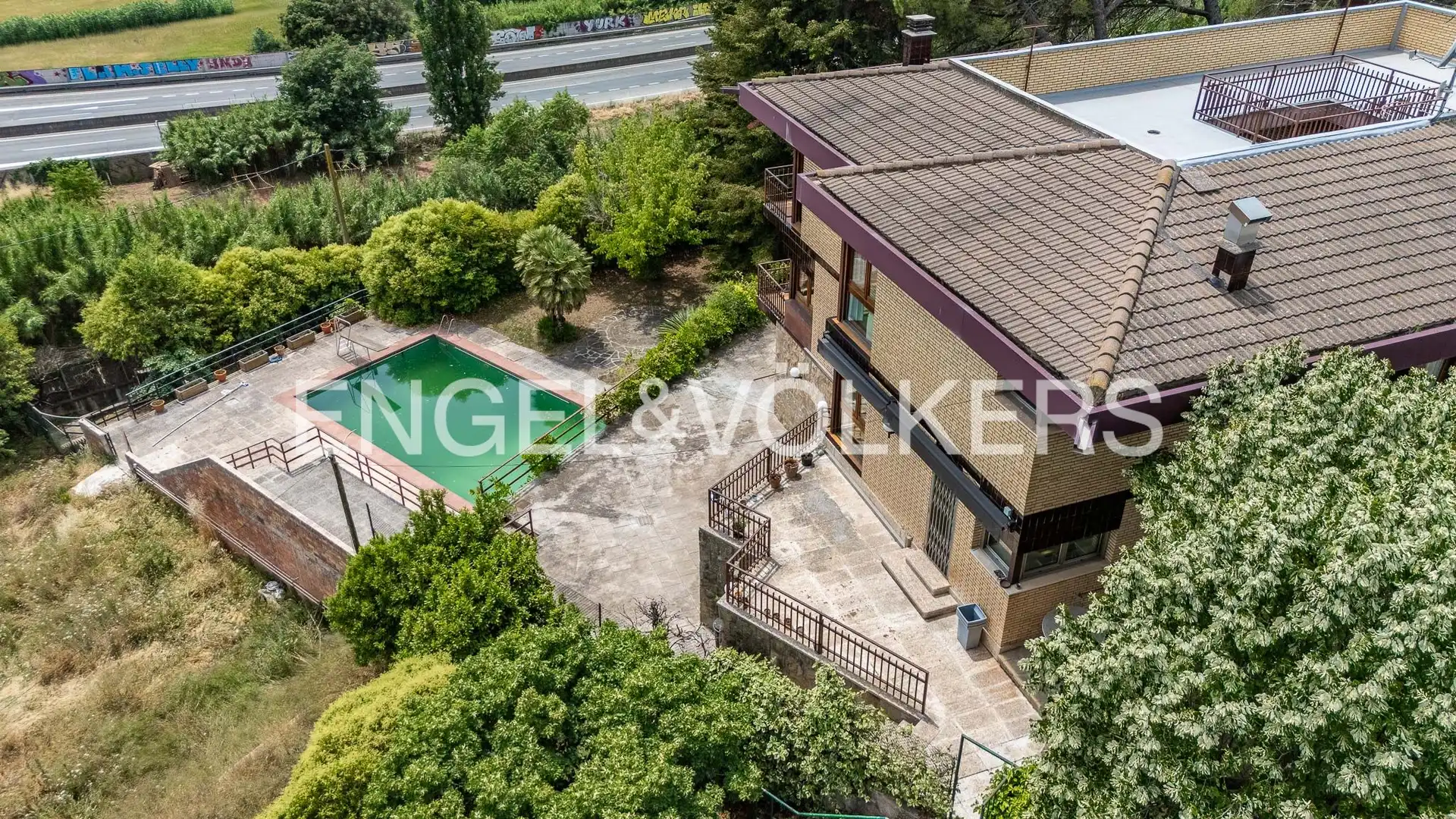 Vista exterior de Finca rústica en venda en Manresa amb Calefacció, Jardí privat i Terrassa