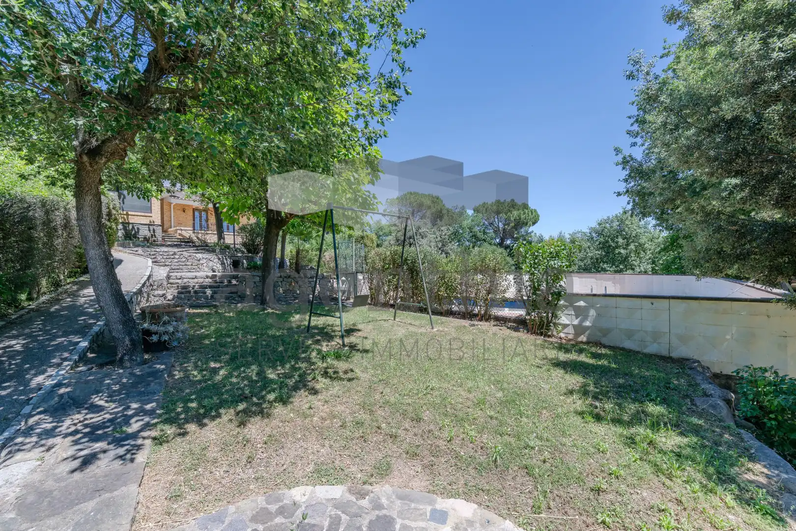 Garden of Houses for sale in Quart  with Air Conditioner, Heating and Terrace