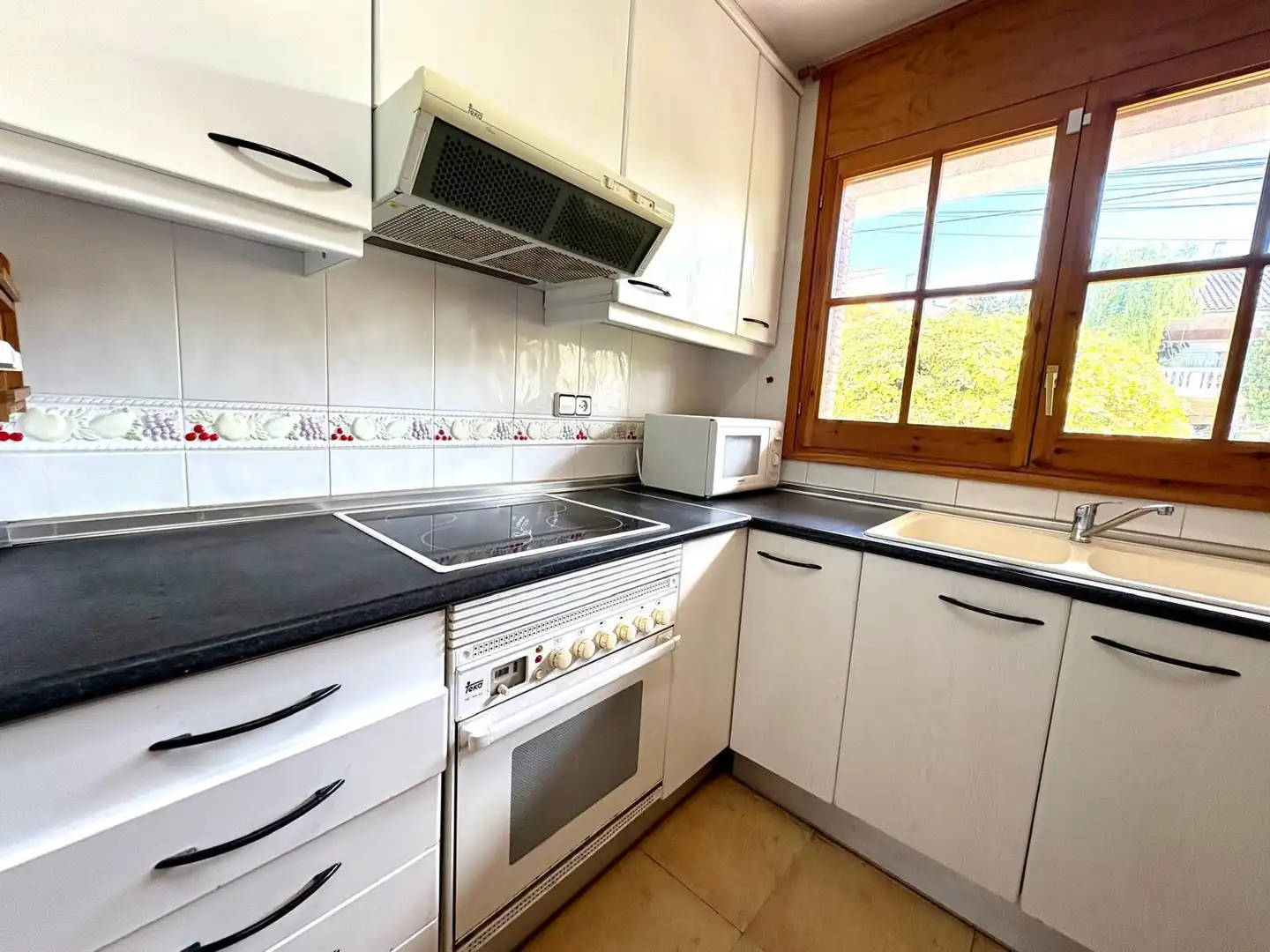 Cocina de Casa o chalet en venta en Lliçà d'Amunt con Aire acondicionado, Calefacción y Jardín privado