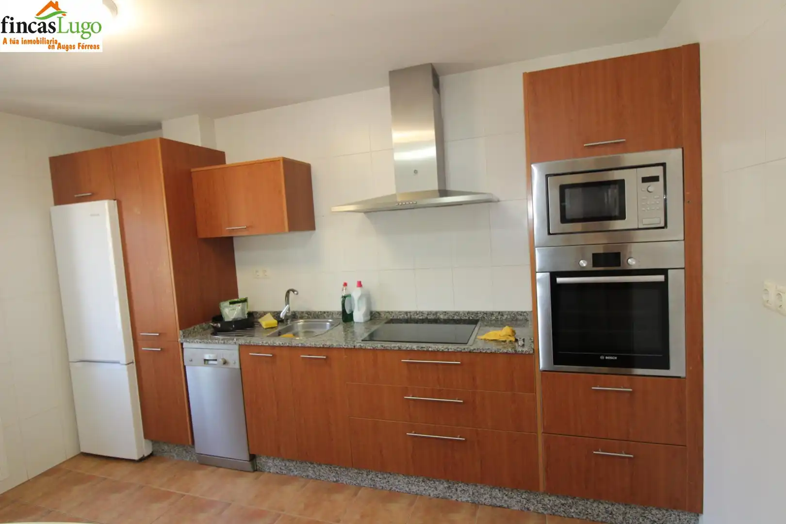 Cuina de Casa o xalet en venda en Lugo amb Calefacció