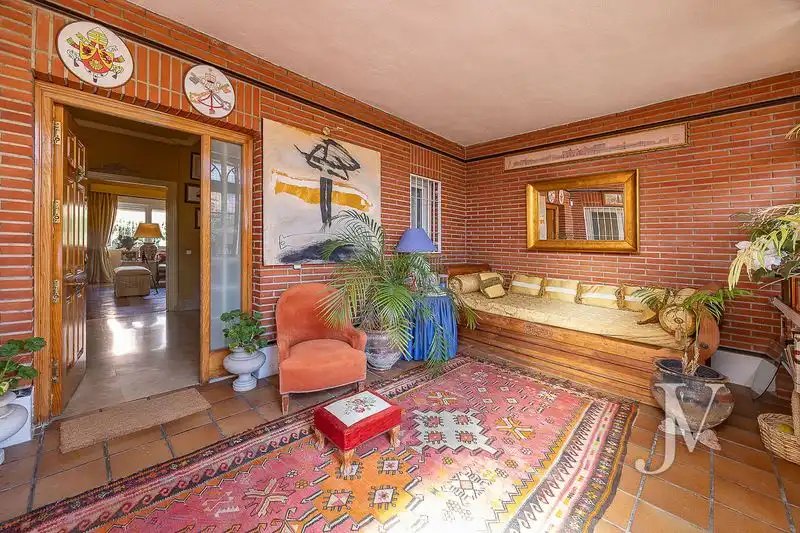 Sala d'estar de Casa adosada en venda en Madrid amb Calefacció, Jardí privat i Terrassa