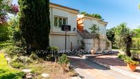 Exterior view of House or chalet for sale in Mairena del Aljarafe  with Air Conditioner, Private garden and Storage room