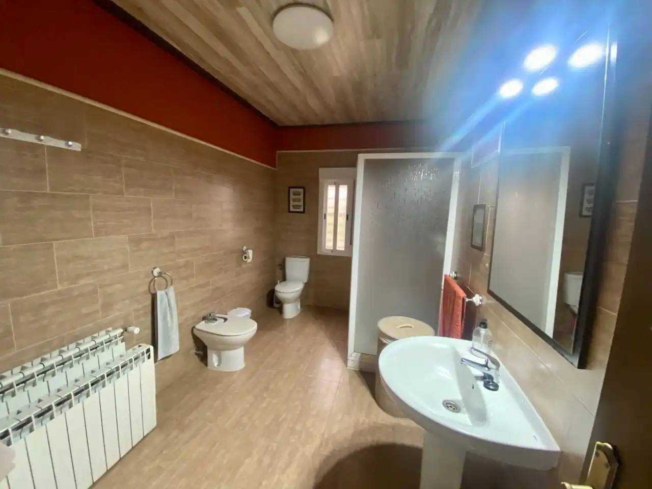 Baño de Casa o chalet en venta en Villarrubia de los Ojos con Aire acondicionado, Calefacción y Jardín privado