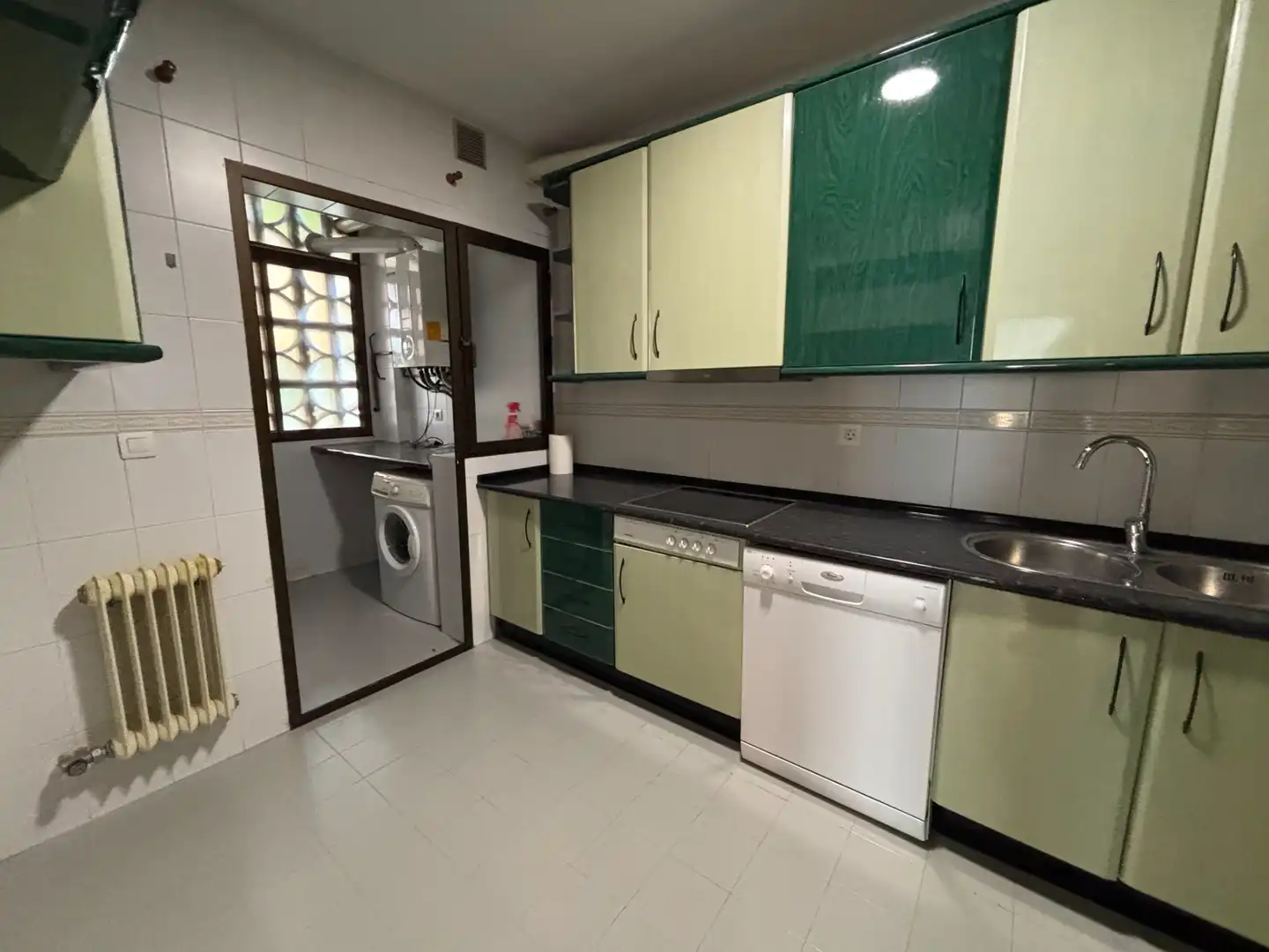 Kitchen of Flat for rent in Granada  with Air Conditioner, Heating and Washing machine