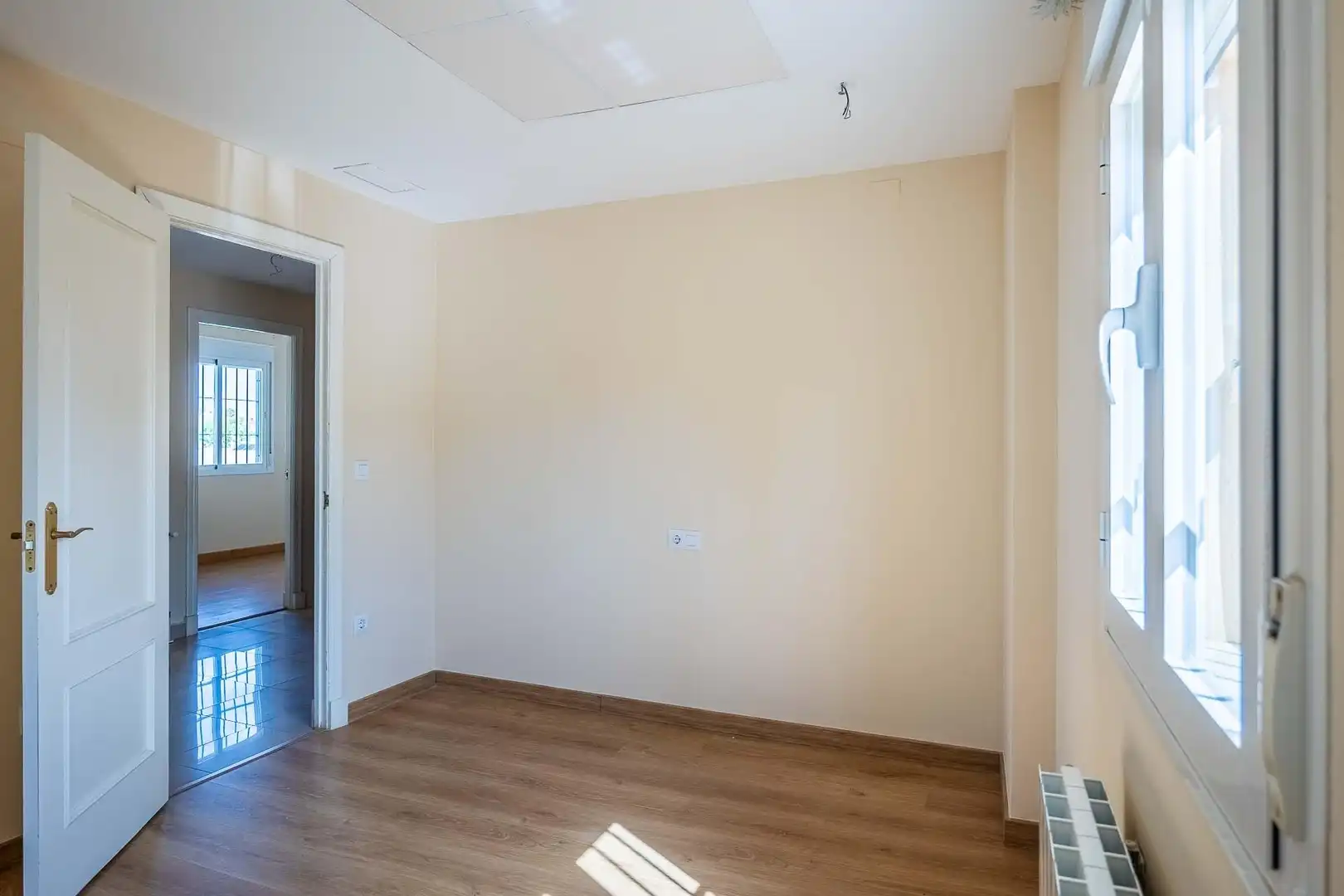 Casa adosada de alquiler en Espartinas con Aire acondicionado, Calefacción y Jardín privado