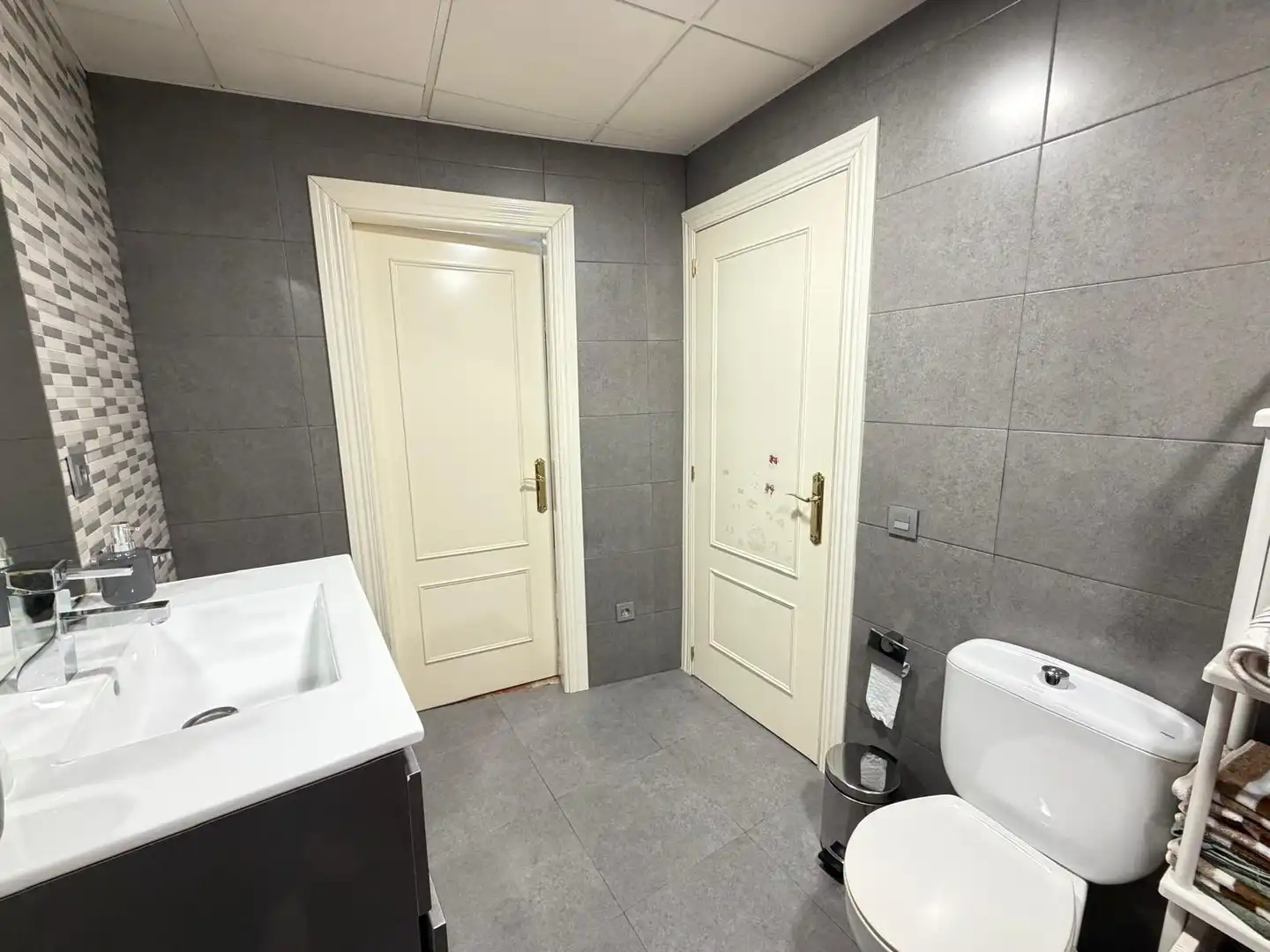 Baño de Piso en venta en Antequera con Calefacción y Terraza