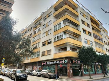 Wohnung mit Aufzug zum Verkauf in Calle Francisco Lujan