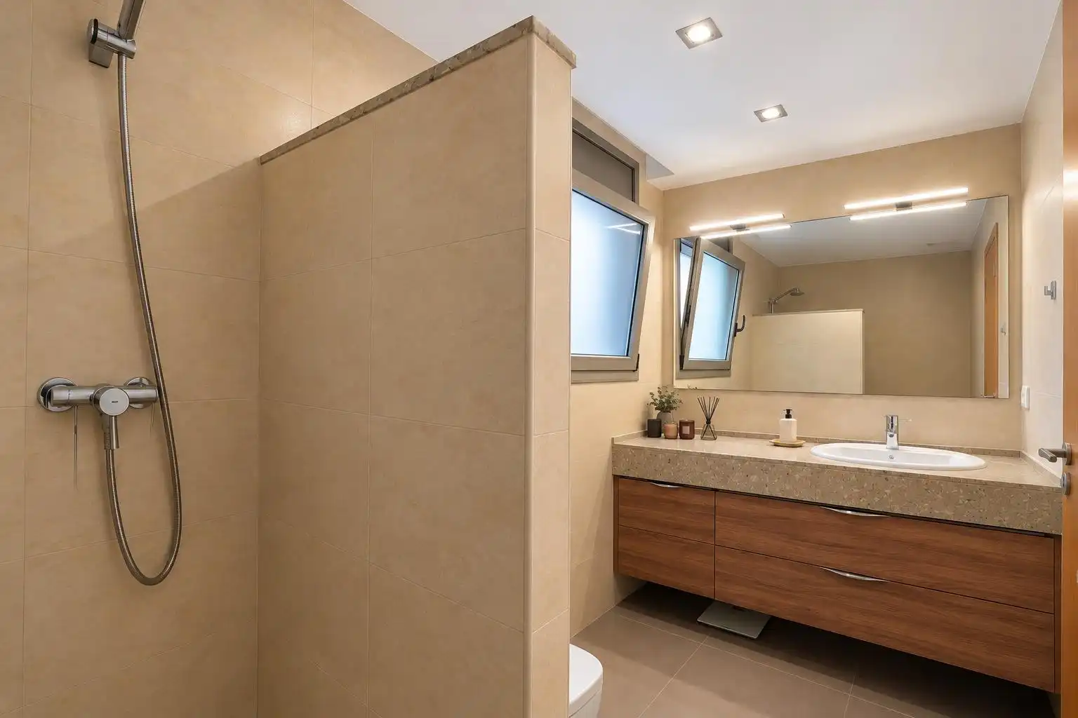 Baño de Casa adosada en venta en Cambrils con Aire acondicionado, Calefacción y Terraza