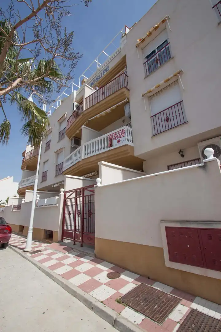 Vista exterior de Pis en venda en Gualchos amb Aire condicionat, Terrassa i Moblat