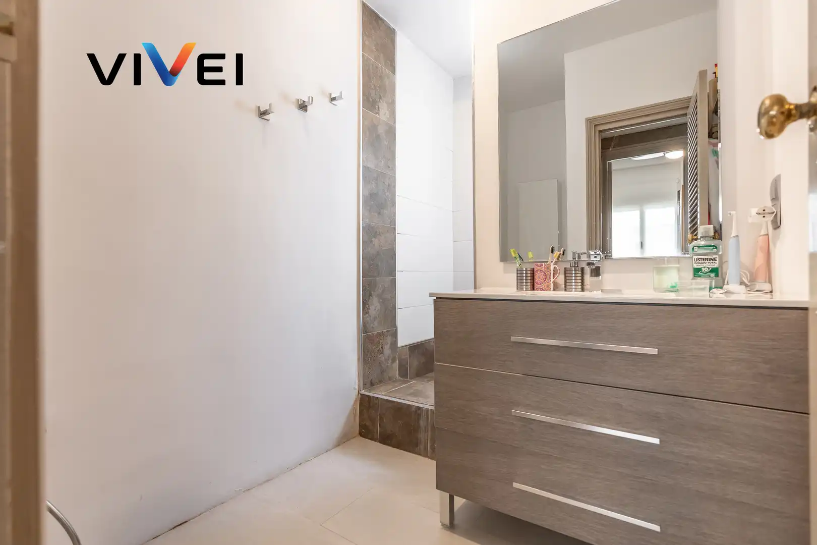 Badezimmer von Dachboden zum Verkauf in Madrid mit Klimaanlage, Heizung und Terrasse