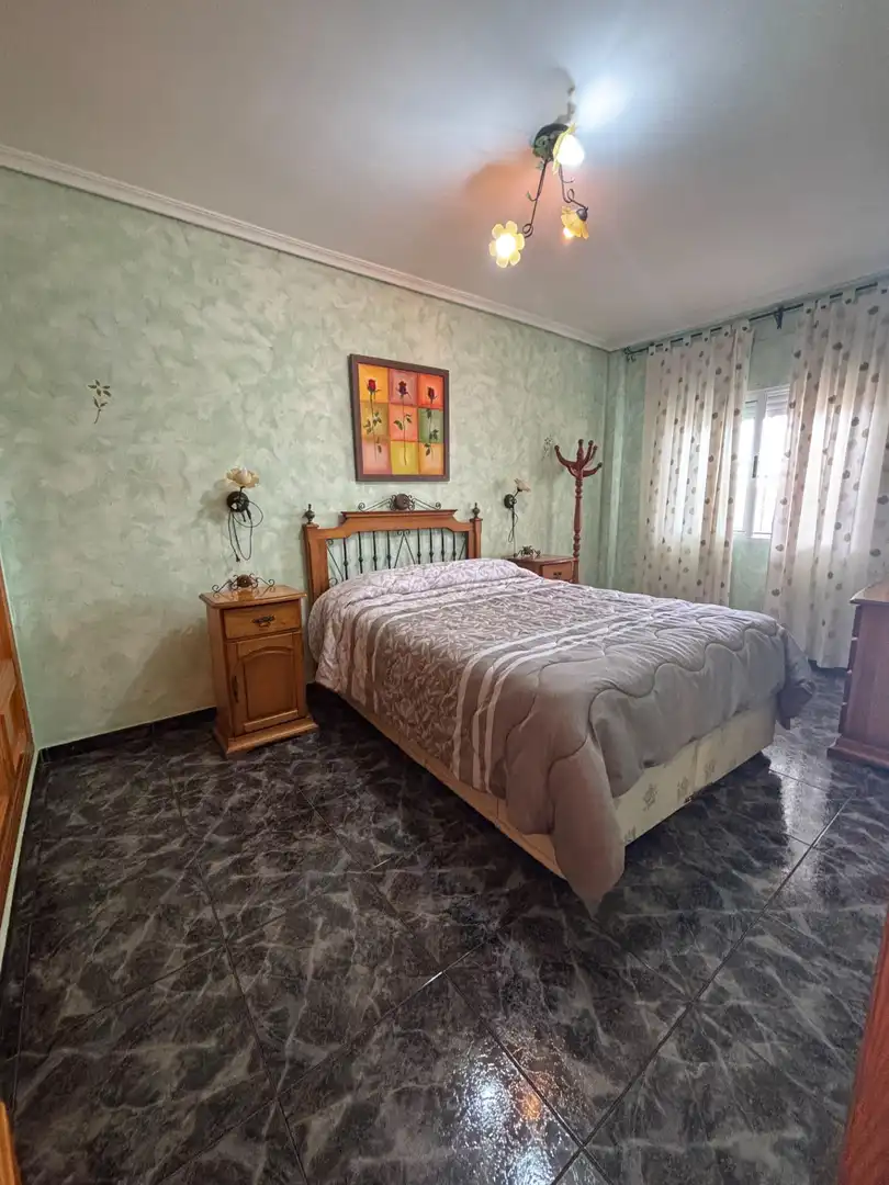 Casa adosada en venta en Calle MARIA DE ZAYAS-B SANTIAGO, 28, Miranda