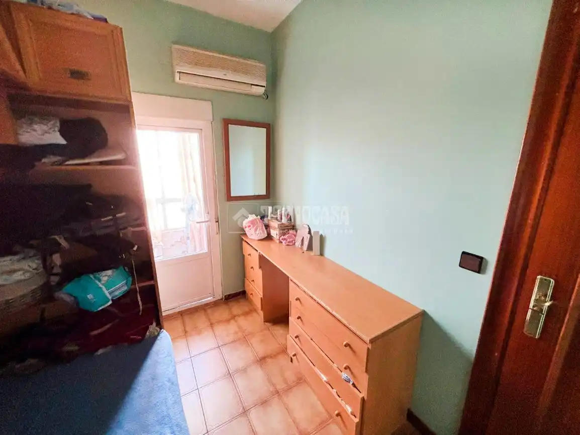 Bedroom of Flat for sale in Zaragoza  with Furnished and Balcony