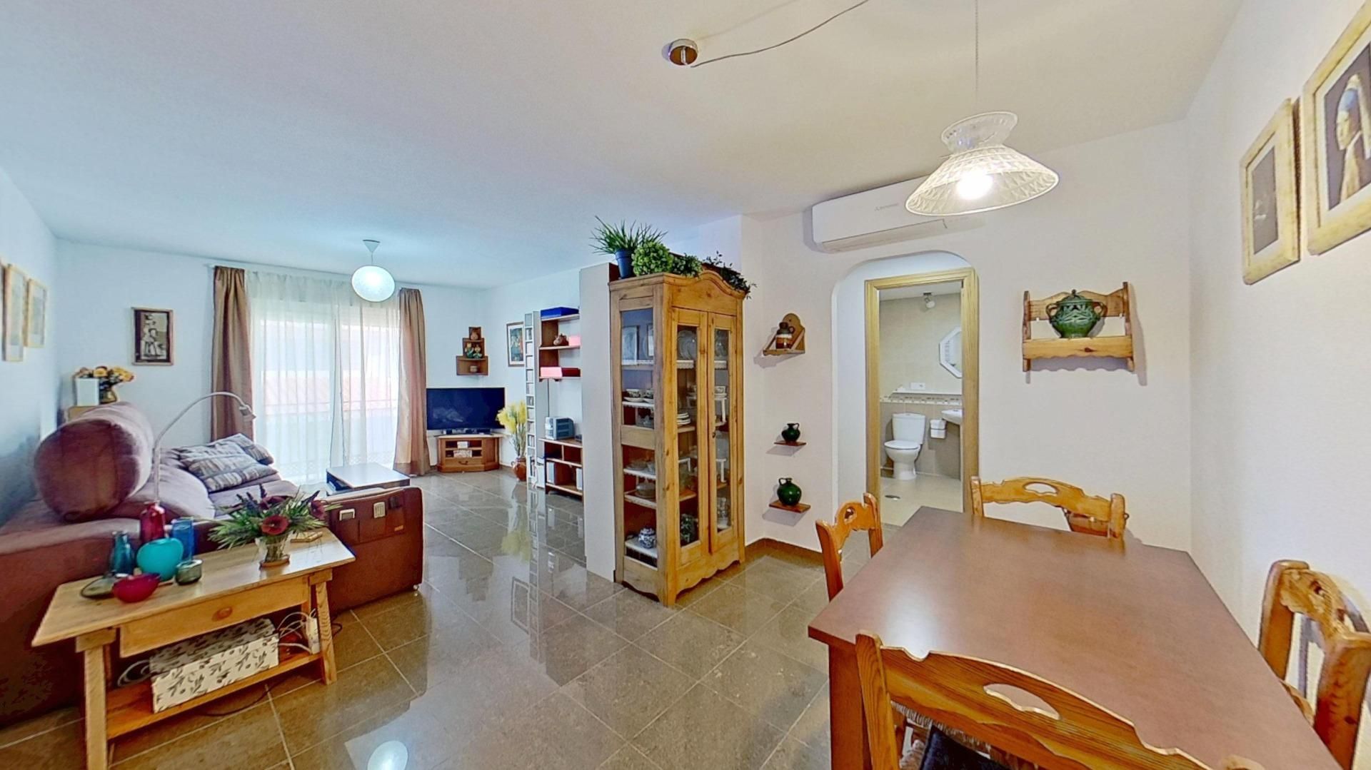 Sala d'estar de Pis en venda en Vélez de Benaudalla amb Aire condicionat i Balcó