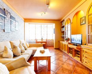 Sala d'estar de Dúplex en venda en Fuengirola amb Aire condicionat i Terrassa