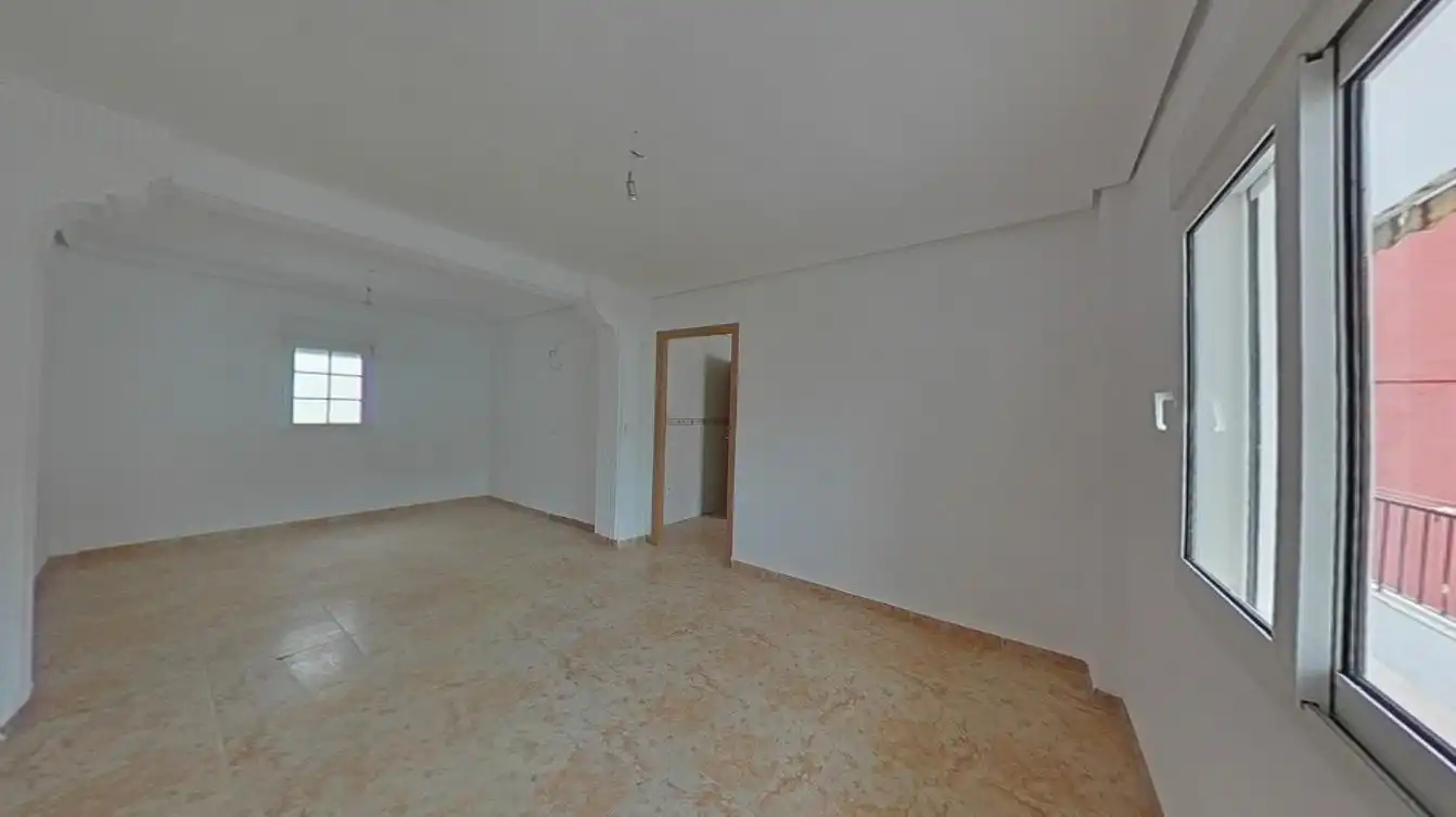 Piso en venta en C/ Virgen Desamparados, imagen 2