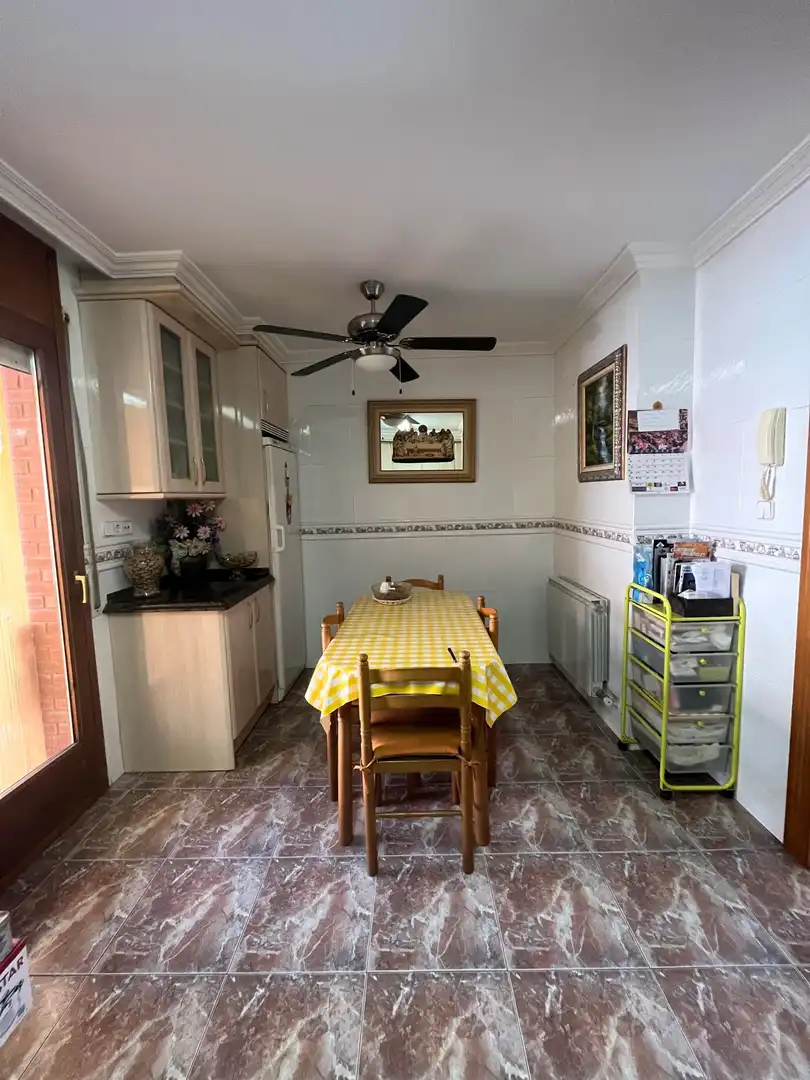 Cuina de Casa adosada en venda en Torrefarrera amb Aire condicionat, Calefacció i Jardí privat