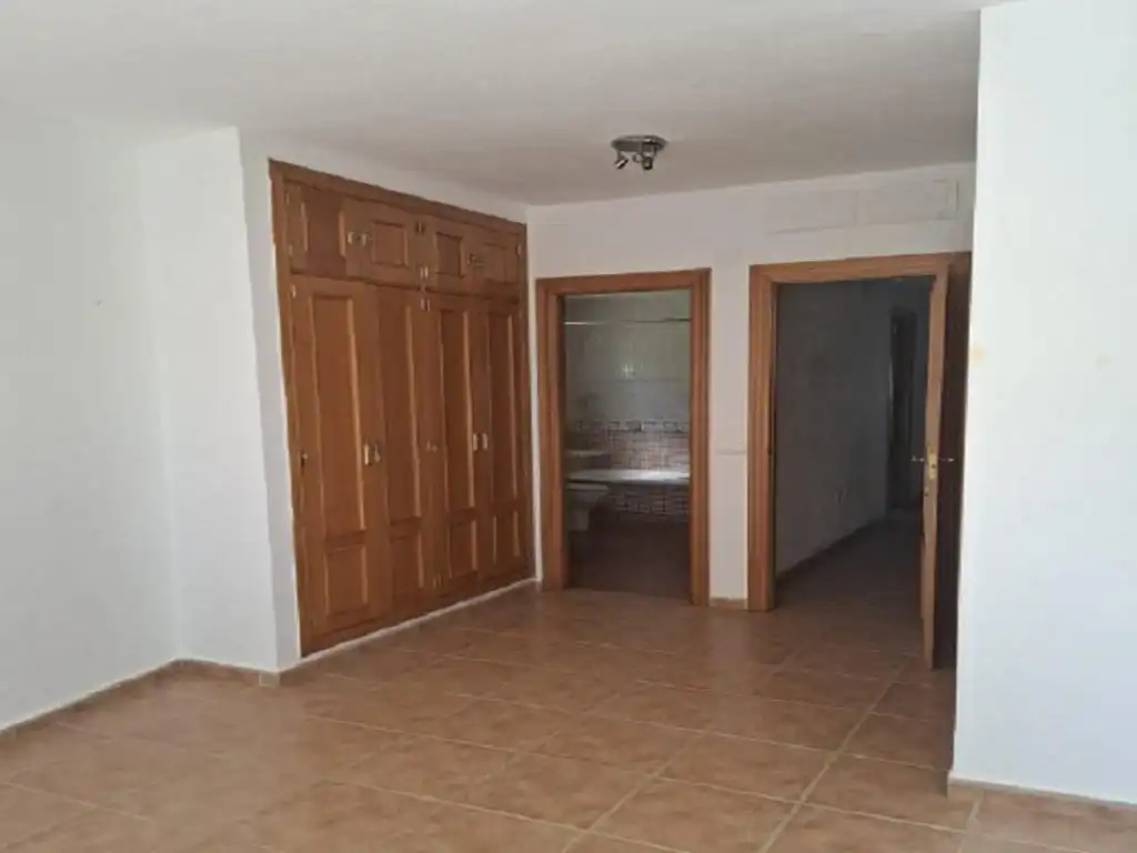 Casa adosada en venta en Alhaurín de la Torre con Alarma y Piscina comunitaria