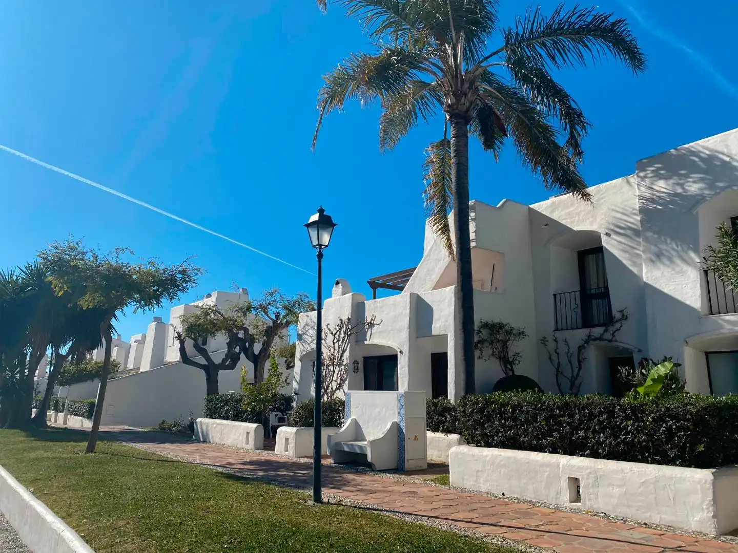 Vista exterior de Casa adosada de alquiler en Estepona con Aire acondicionado, Calefacción y Terraza