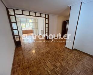 Dormitori de Pis de lloguer en  Madrid Capital amb Parquet, Terrassa i Moblat