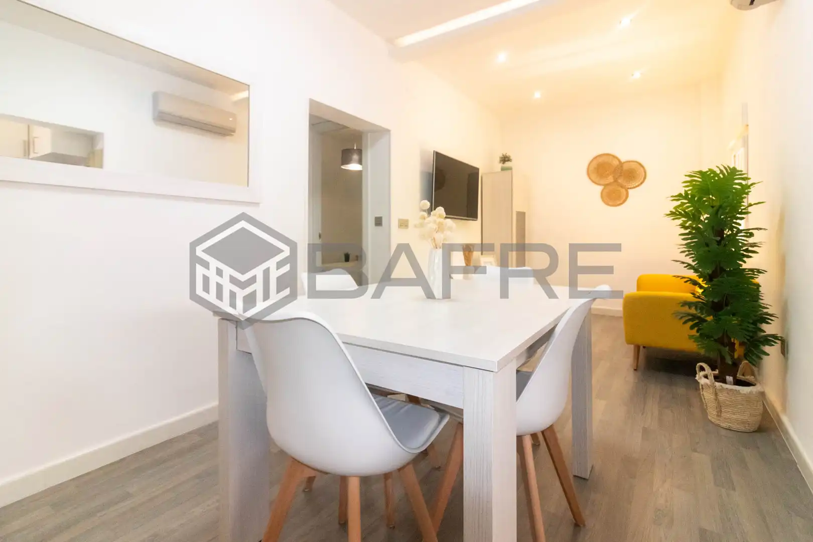 Außenansicht von Wohnung zum Verkauf in Madrid mit Klimaanlage und Heizung