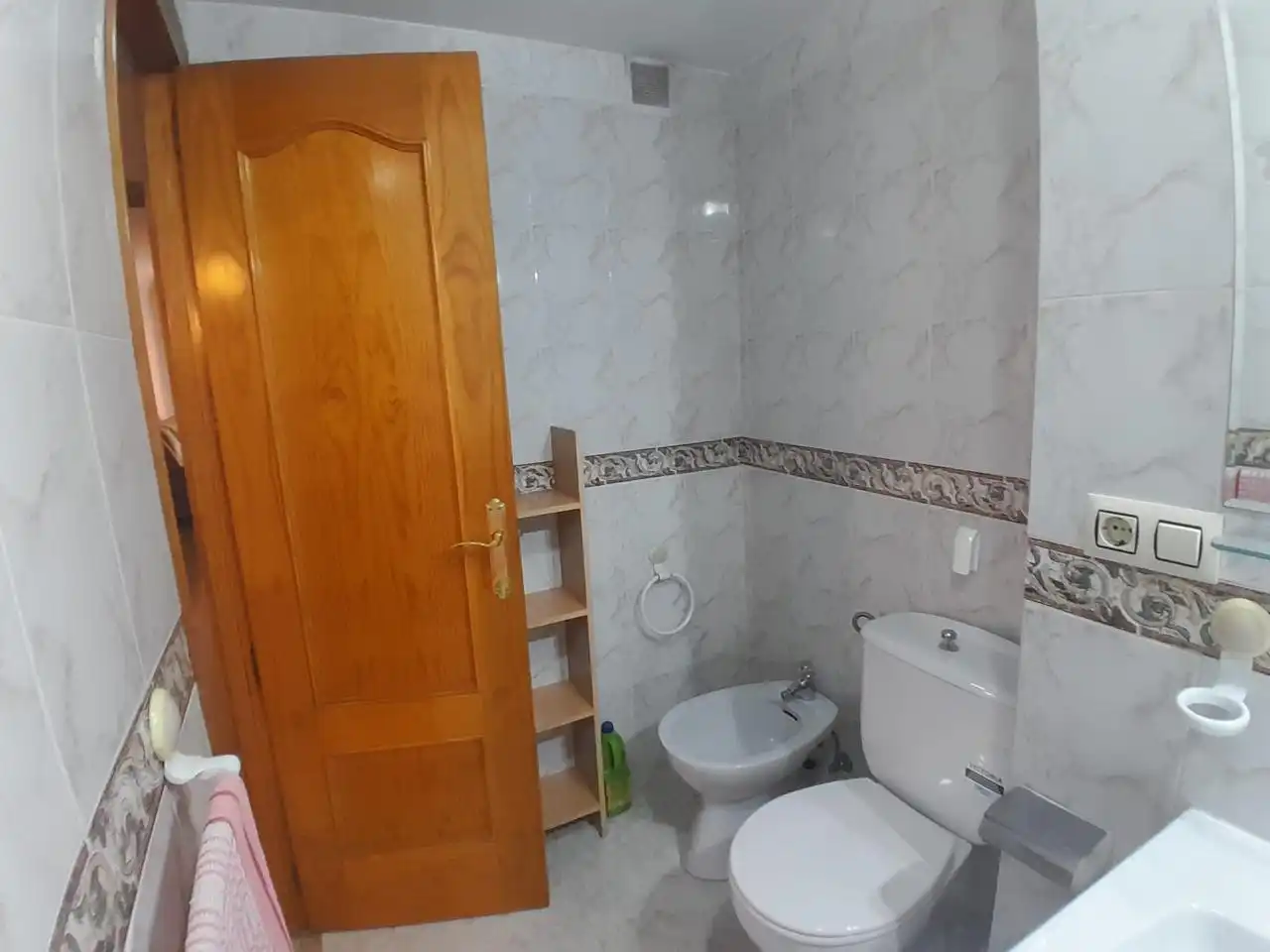 Bathroom of Flat for rent in Granada  with Terrace and Furnished
