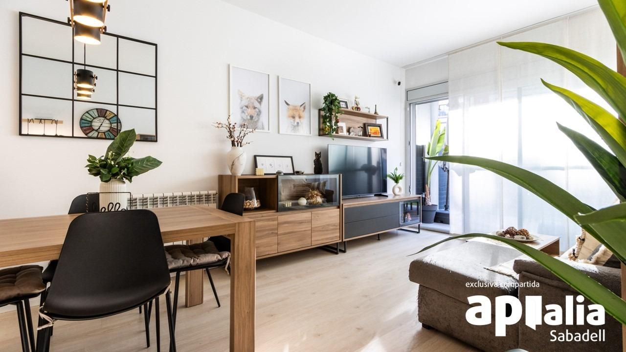 Living room of Flat for sale in Sabadell  with Heating, Parquet flooring and Storage room