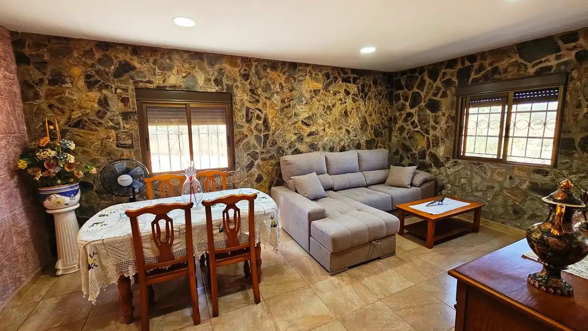 Sala d'estar de Casa o xalet en venda en Cumbres Mayores amb Aire condicionat, Jardí privat i Terrassa