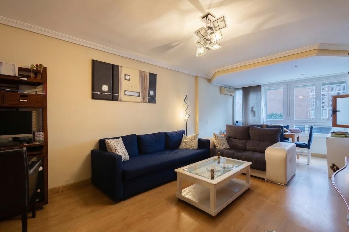 Sala d'estar de Pis en venda en Móstoles amb Aire condicionat, Calefacció i Jardí privat