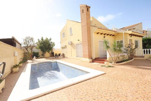 Casa-chalet en Venta en Playa Flamenca