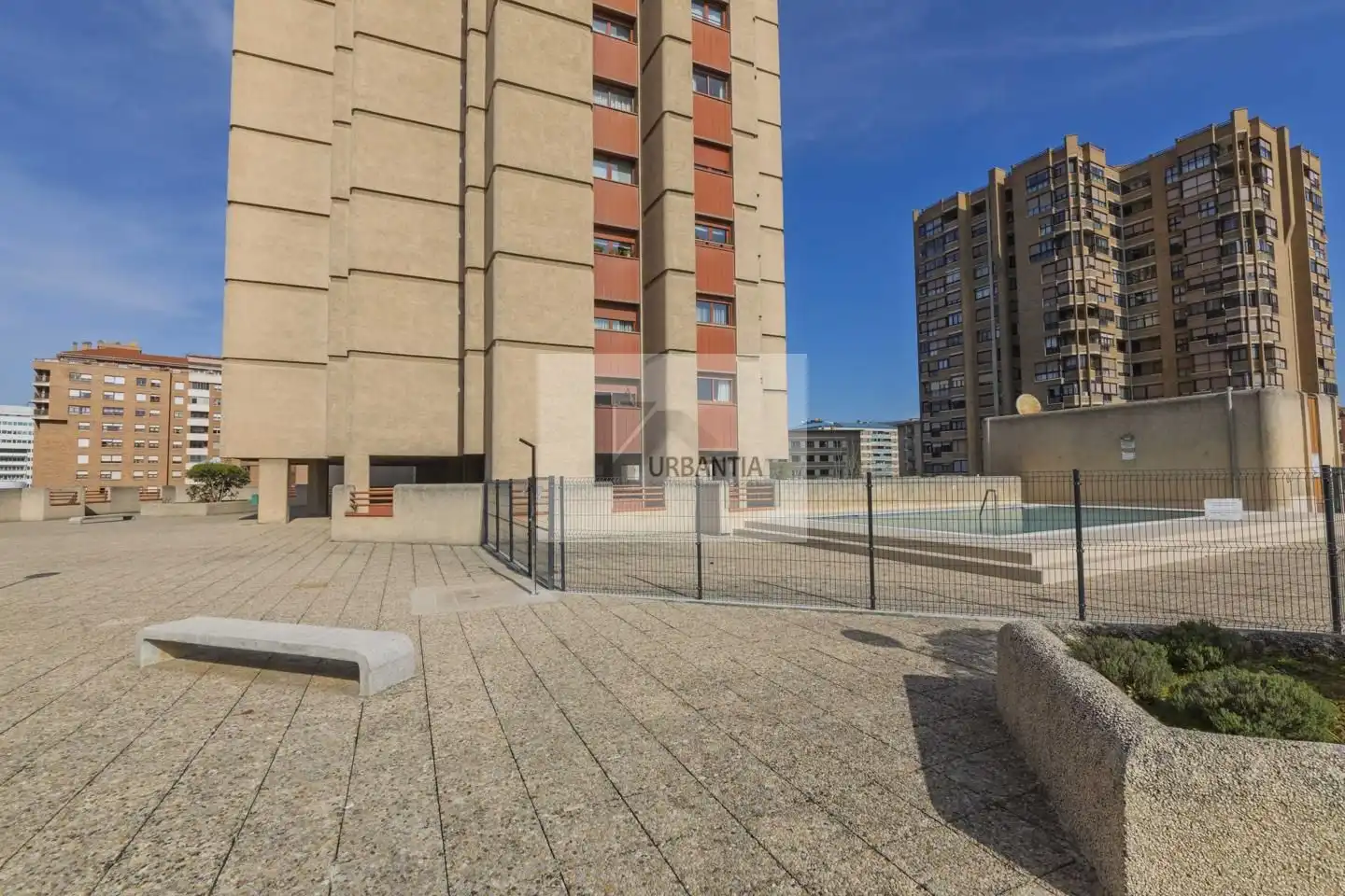 Vista exterior de Piso en venta en  Pamplona / Iruña con Calefacción, Parquet y Terraza
