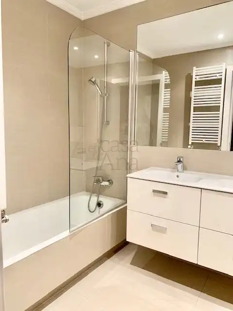 Bathroom of Flat for rent in Bilbao   with Heating