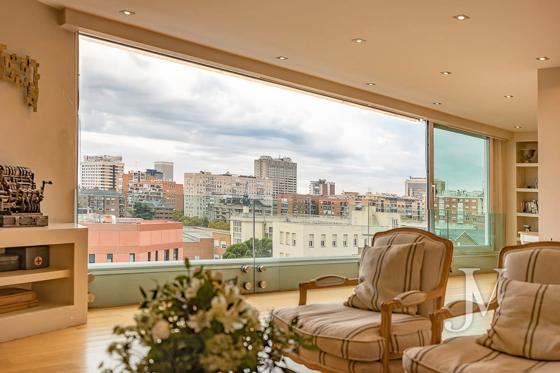 Living room of Flat for sale in  Madrid Capital  with Air Conditioner, Heating and Storage room