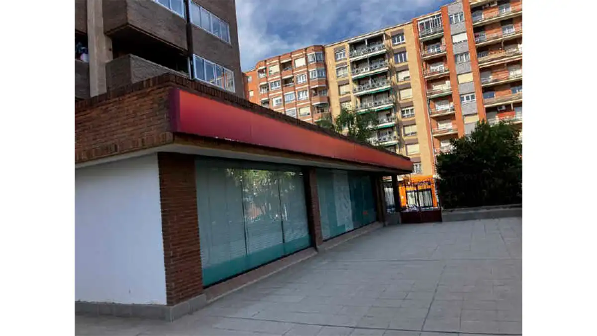 Vista exterior de Local en venda en  Logroño