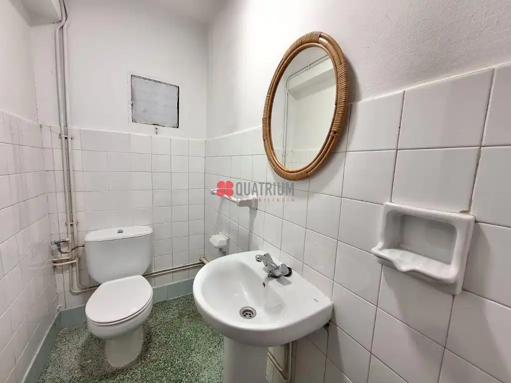 Bathroom of Flat for rent in Santiago de Compostela   with Heating and Furnished