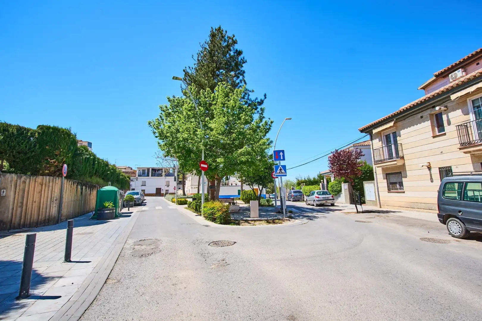Außenansicht von Garage zum Verkauf in La Zubia