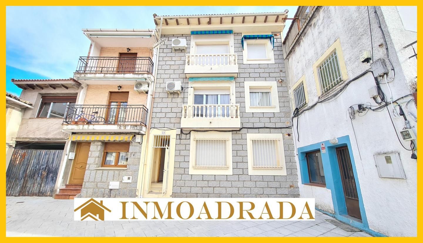 Vista exterior de Pis en venda en La Adrada  amb Aire condicionat, Terrassa i Moblat