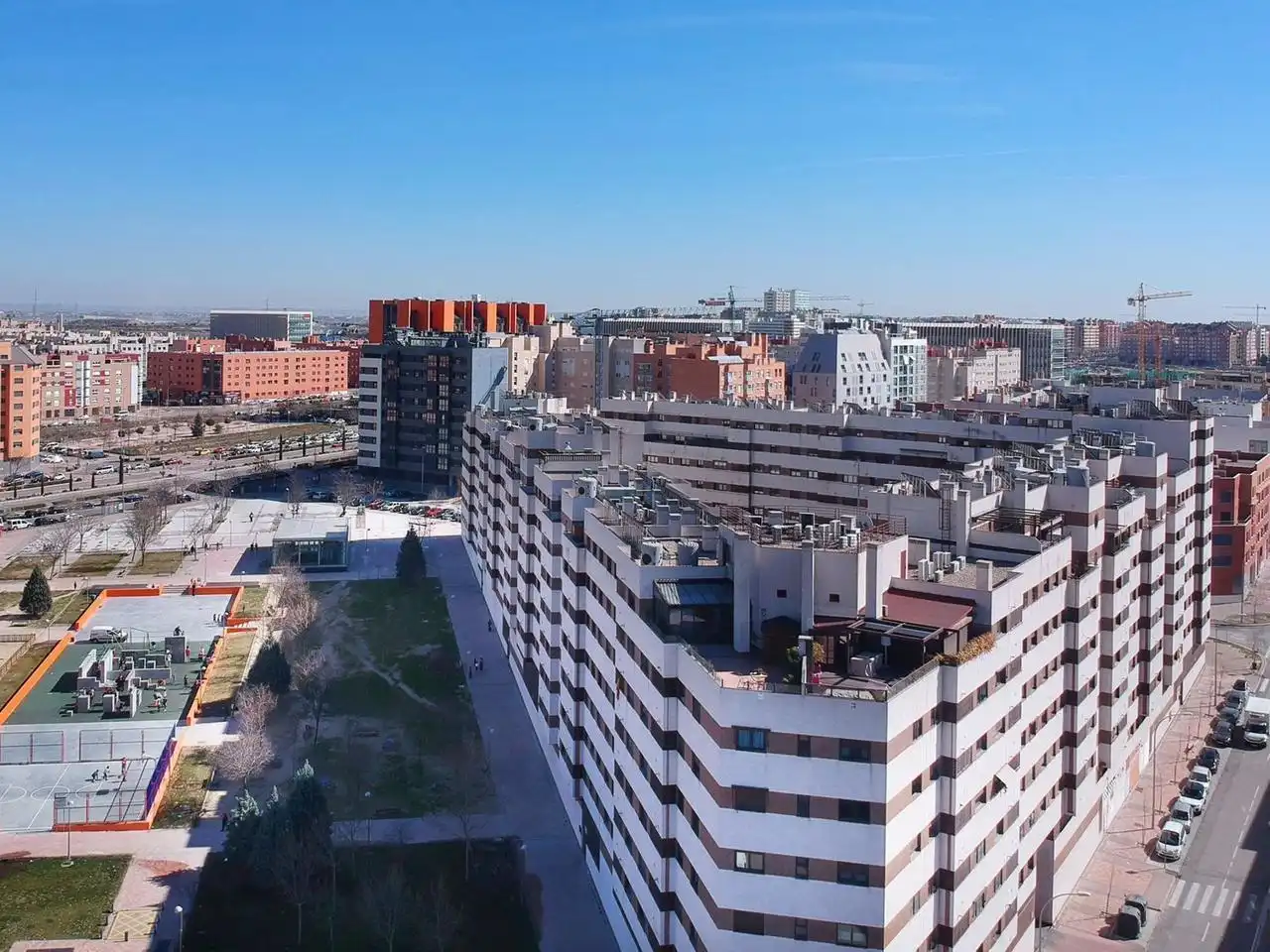 Exterior view of Flat for sale in Madrid  with Air Conditioner, Heating and Community pool