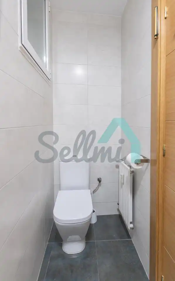 Baño de Piso de alquiler en Oviedo  con Calefacción, Terraza y Amueblado