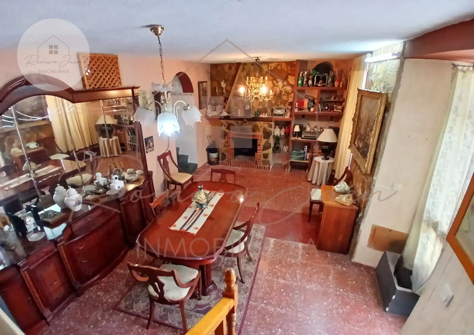 Sala d'estar de Casa o xalet en venda en Jaén amb Calefacció, Traster i Moblat