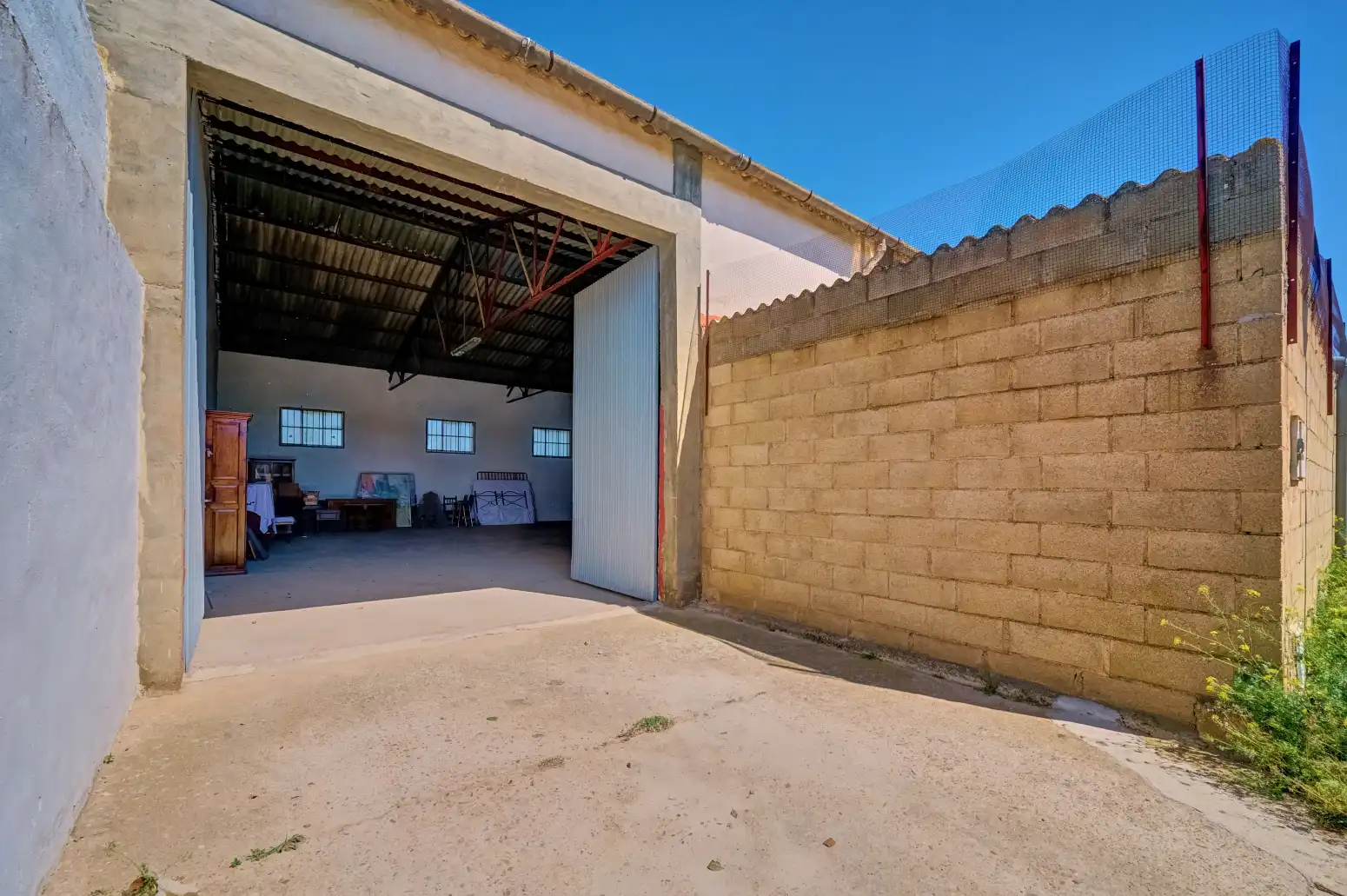 Vista exterior de Nave industrial en venta en Villafranca