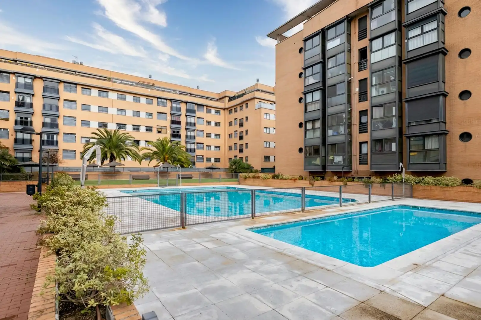 Piscina de Piso en venta en Madrid con Aire acondicionado, Calefacción y Jardín privado