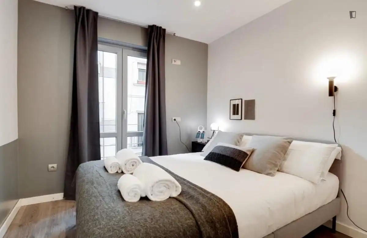 Dormitori de Apartament de lloguer en Barcelona amb Aire condicionat, Calefacció i Moblat