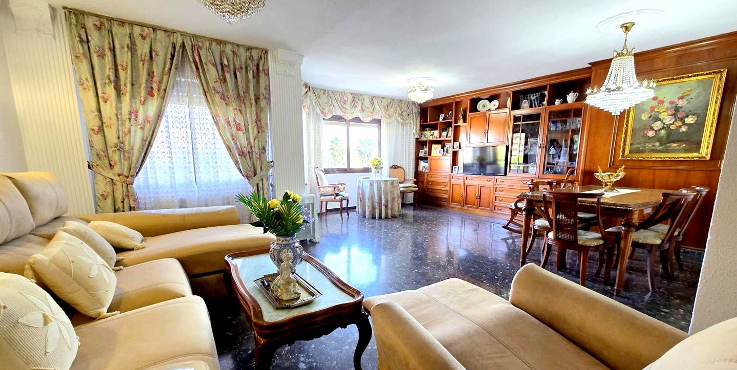 Sala d'estar de Pis de lloguer en Gandia amb Terrassa i Moblat