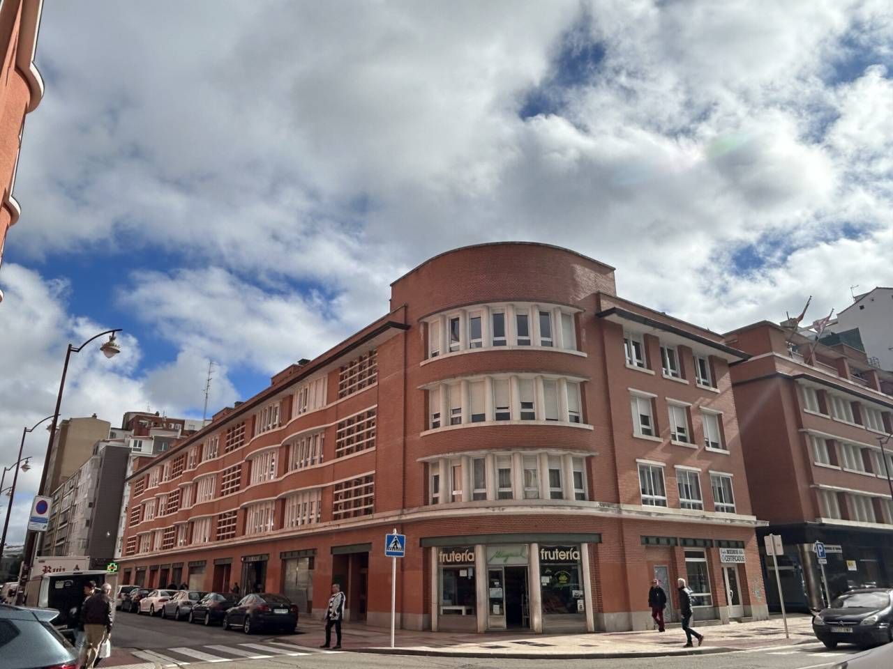 Vista exterior de Piso en venta en Burgos Capital con Calefacción, Parquet y Terraza