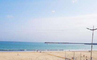 Außenansicht von Wohnungen zum verkauf in Barbate mit Klimaanlage und Terrasse