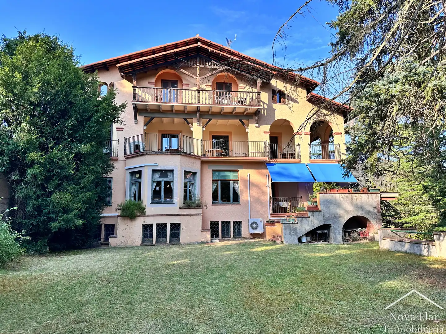 Vista exterior de Casa o xalet en venda en Ripoll amb Calefacció, Jardí privat i Parquet